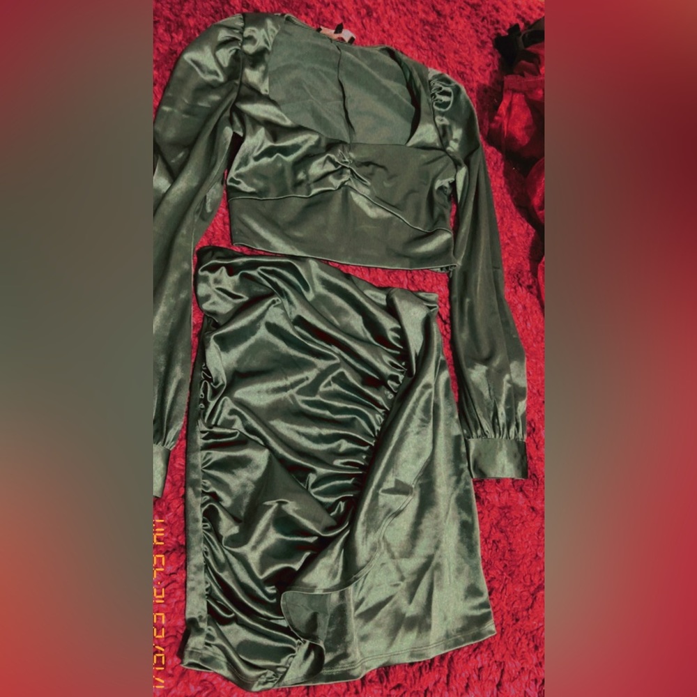 Green skirt set